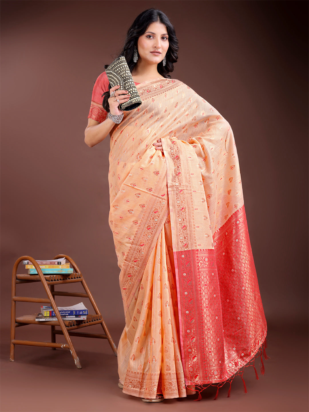 Astita Elegant Orange Cotton Saree with Contrast Pallu โ Perfect Blend of Tradition & Comfort