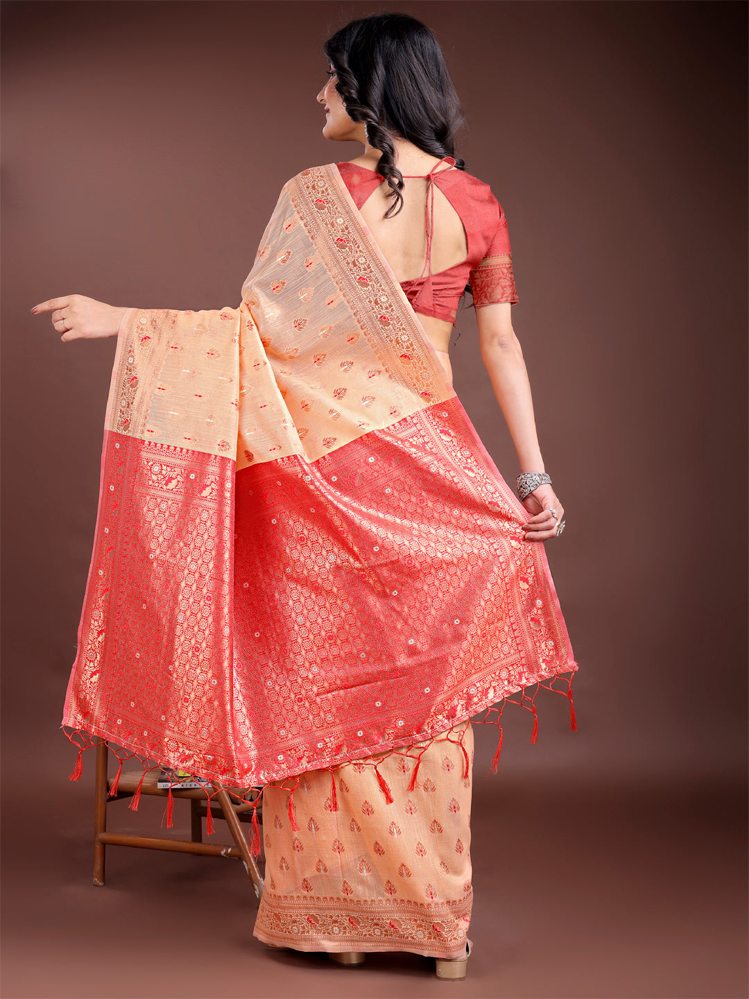 Astita Elegant Orange Cotton Saree with Contrast Pallu โ Perfect Blend of Tradition & Comfort