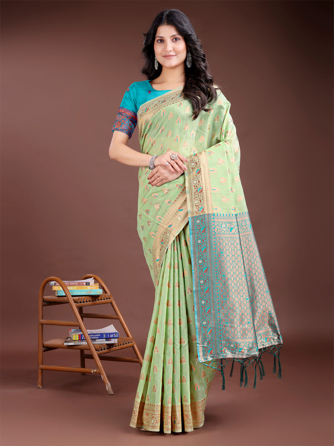Astita Elegant Light Green Cotton Saree with Contrast Pallu – Perfect Blend of Tradition & Comfort