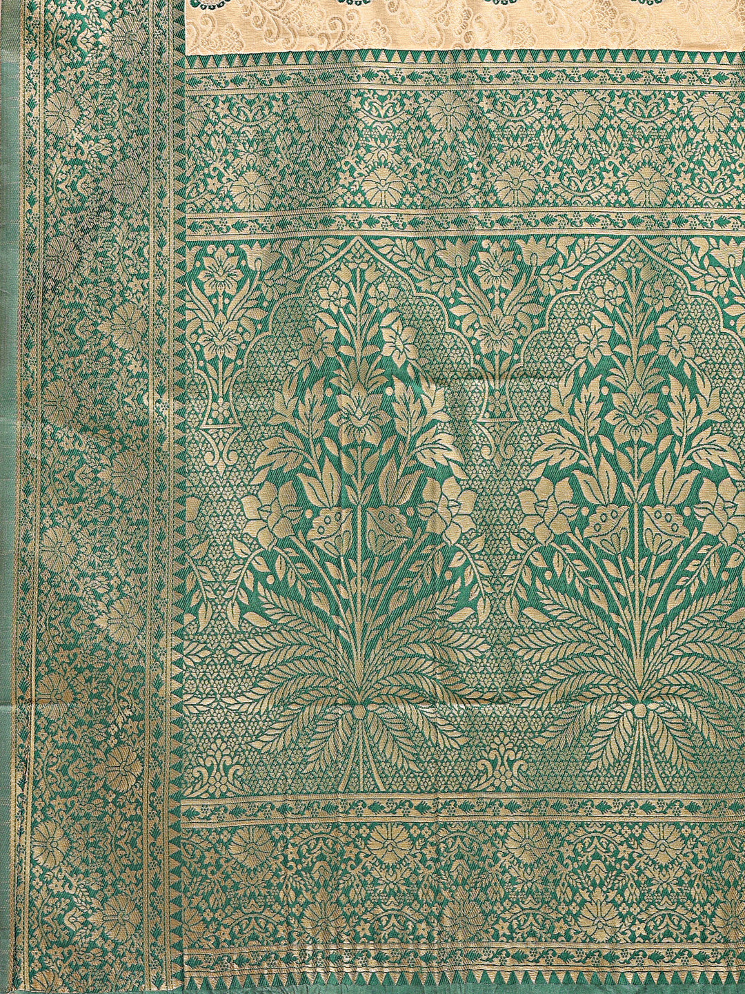 Astita Graceful Cream and Green Silk Saree – Traditional Elegance with Royal Charm