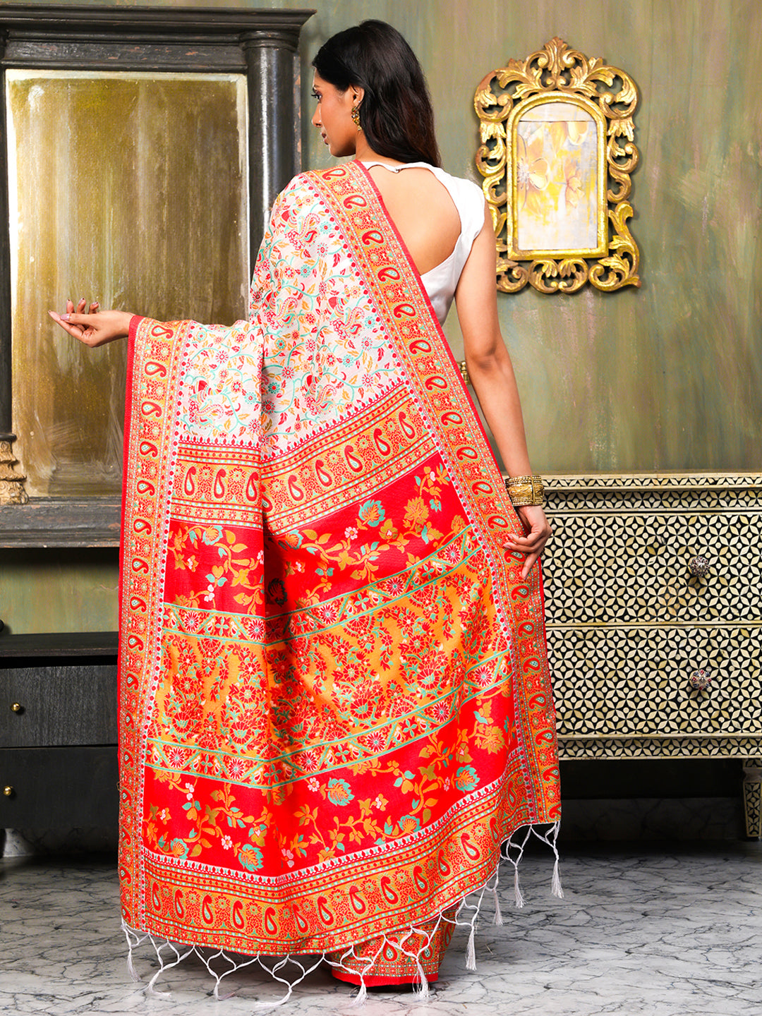 Astita Graceful Woven Linen Cotton Saree with Intricate Traditional Patterns and Tassel Detailing – Lightweight Ethnic Saree for Festive, Office & Everyday Elegant Look