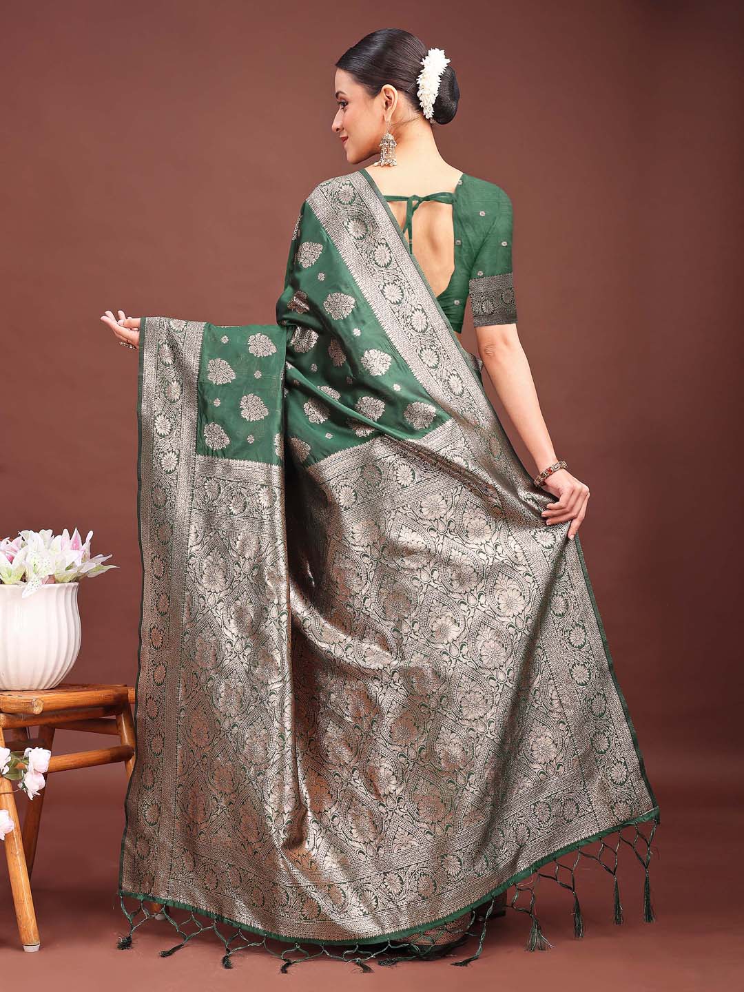 Astita Dark Green Banarasi Silk Saree with Zari Weaving β A Timeless Tale of Elegance