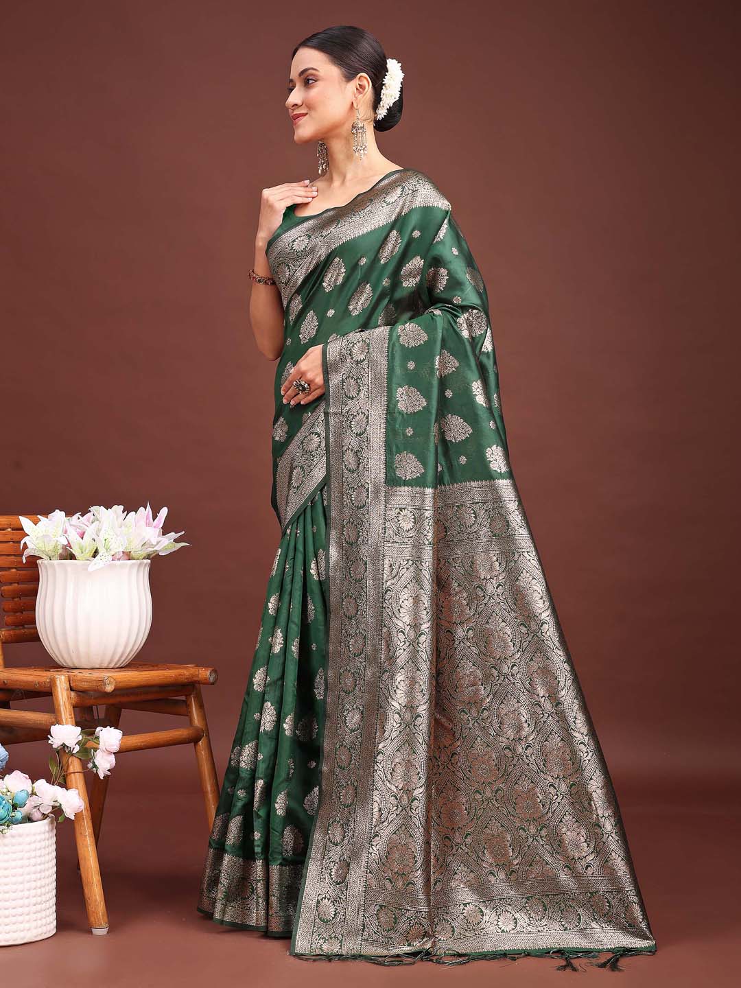 Astita Dark Green Banarasi Silk Saree with Zari Weaving β A Timeless Tale of Elegance