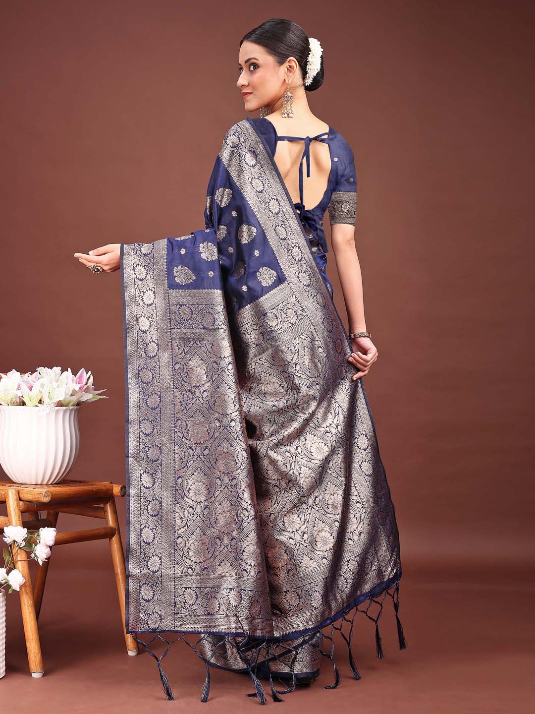 Astita Navy Blue Banarasi Silk Saree with Zari Weaving β A Timeless Tale of Elegance