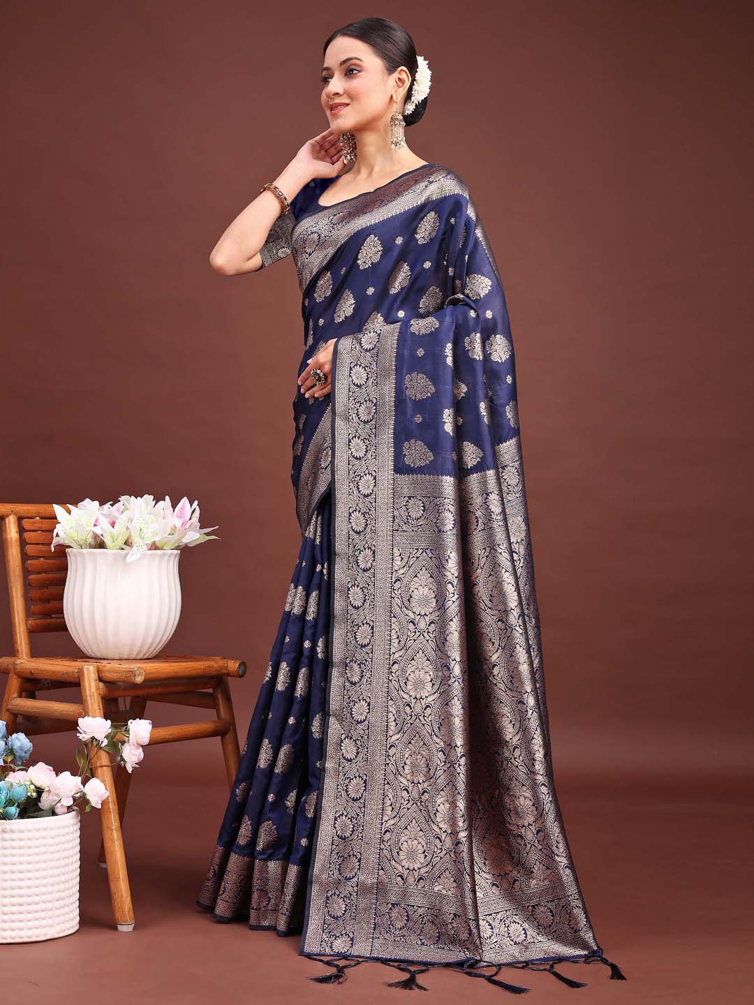 Astita Navy Blue Banarasi Silk Saree with Zari Weaving β A Timeless Tale of Elegance
