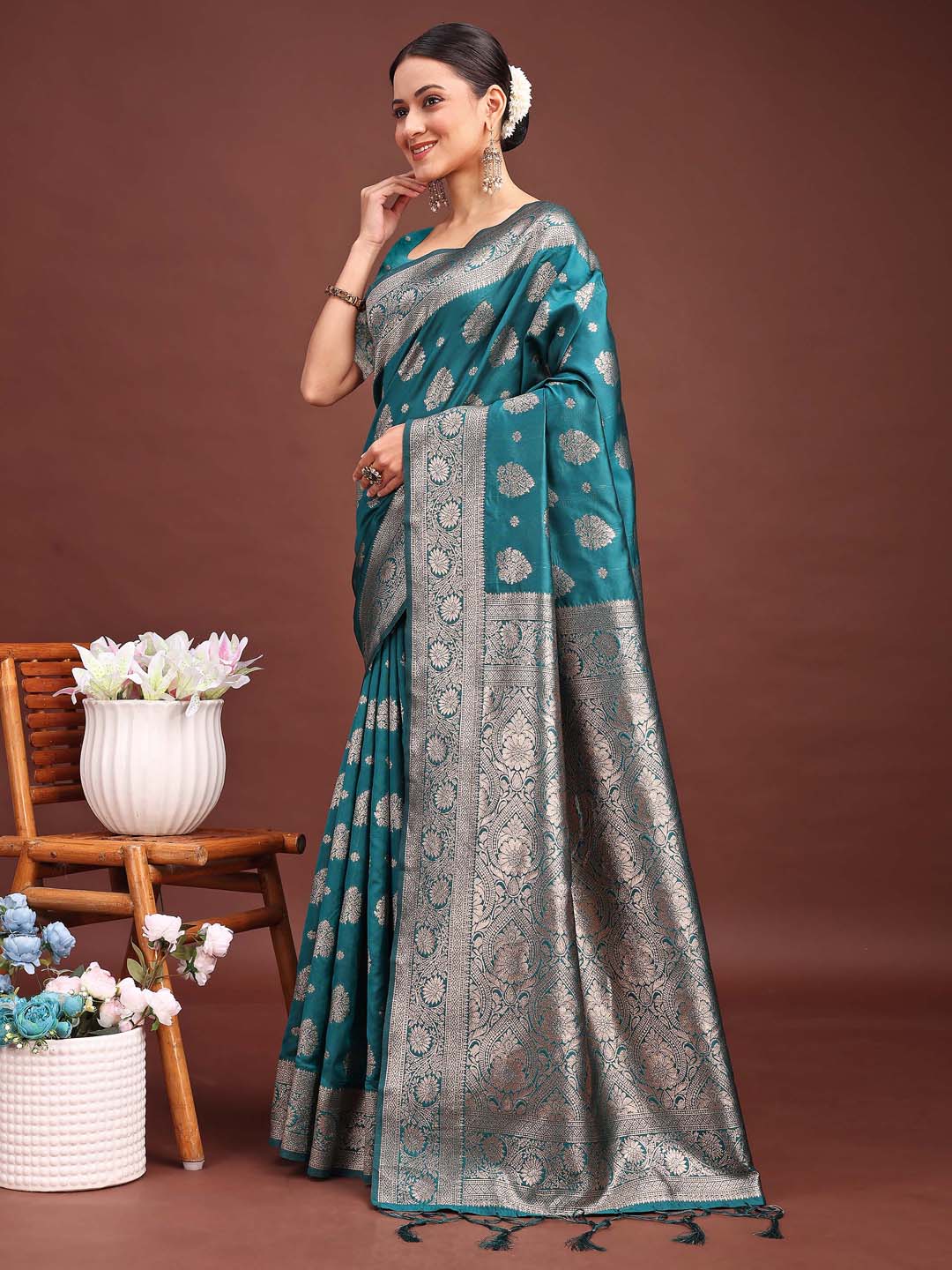 Astita Sea Green Banarasi Silk Saree with Zari Weaving β A Timeless Tale of Elegance