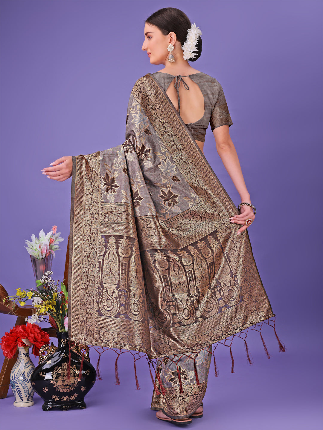 Astita Elegant Grey Floral Lichi Silk Saree with Zari Weaving and Rich Pallu – Wedding & Festive Wear Saree