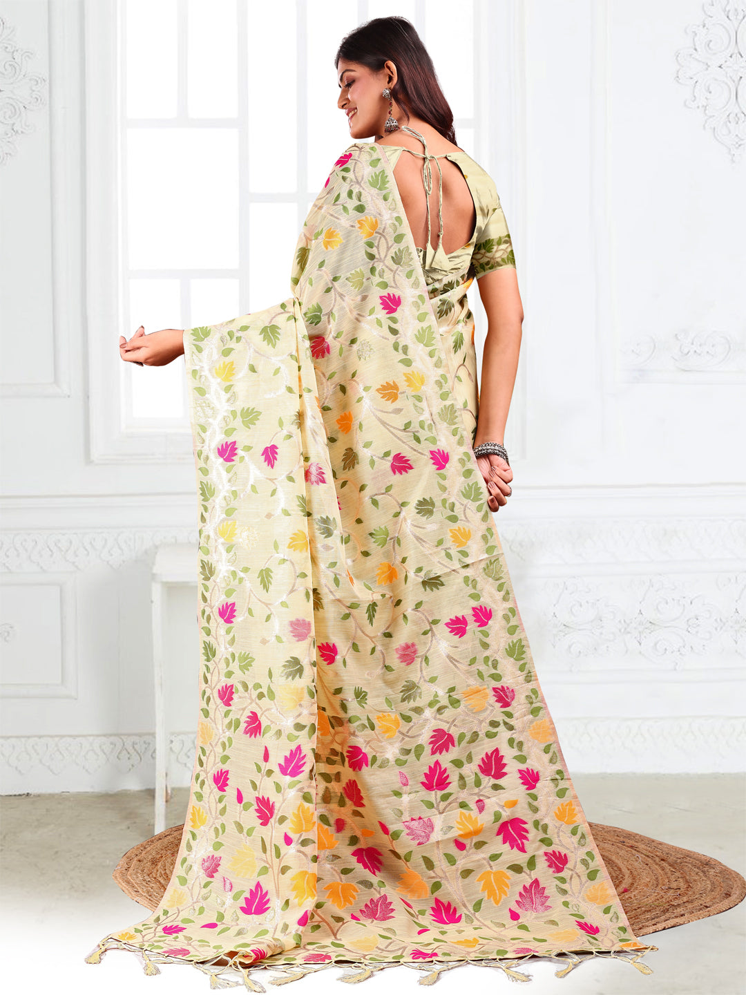 Astita Off White Floral Linen Cotton Saree with Zari Detailing & Printed Pallu β Lightweight Traditional Saree for Festive & Daily Elegance