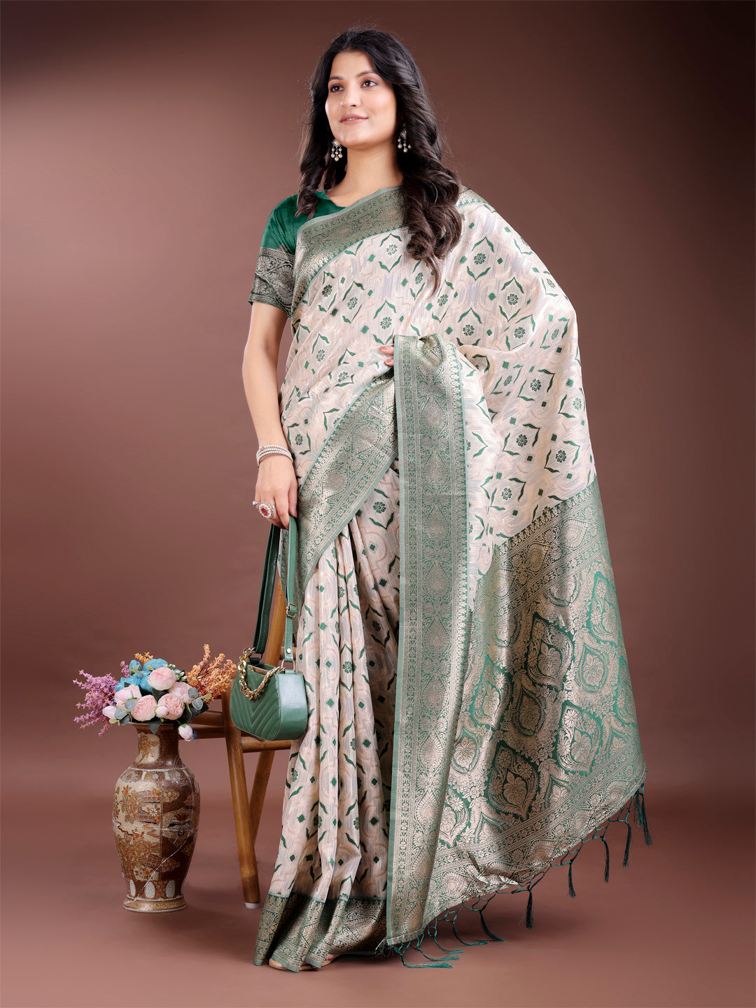 Astita Graceful Cream & Green Linen Cotton Saree with Rich Zari Pallu – A Touch of Royal Comfort