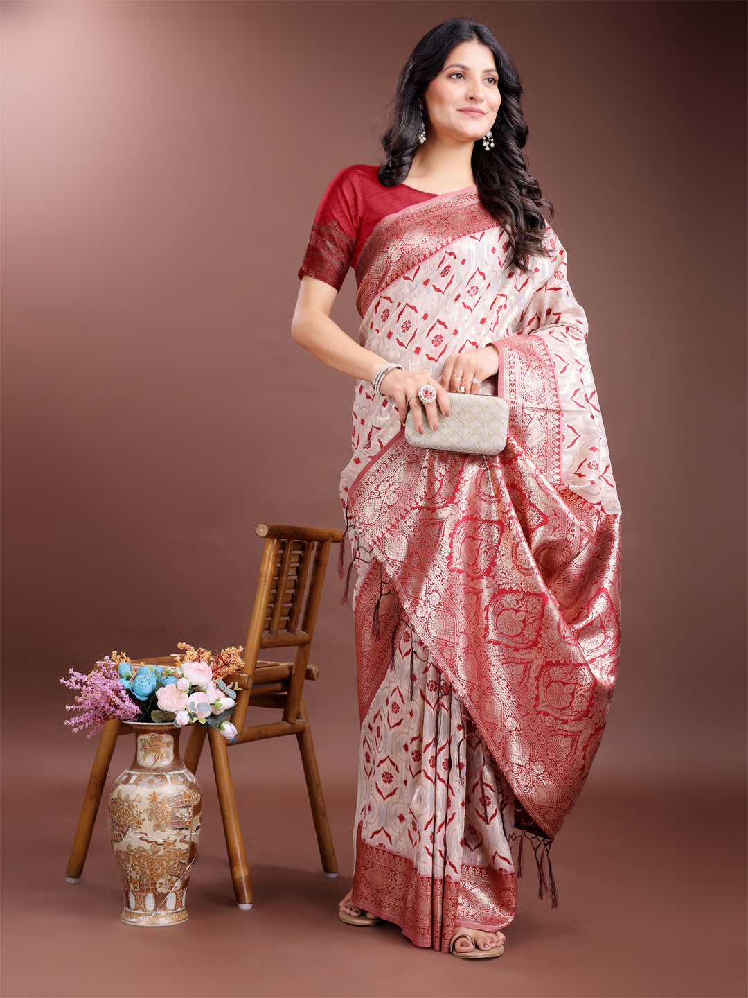 Astita Graceful Cream & Red Linen Cotton Saree with Rich Zari Pallu – A Touch of Royal Comfort