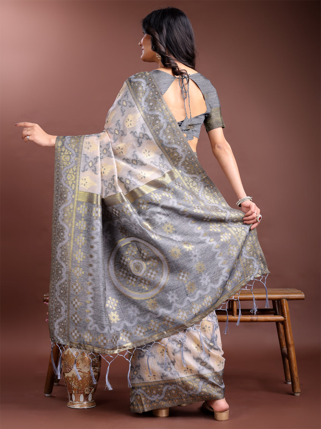 Astita Graceful Beige & Grey Linen Cotton Saree – Lightweight Elegance for Modern Women