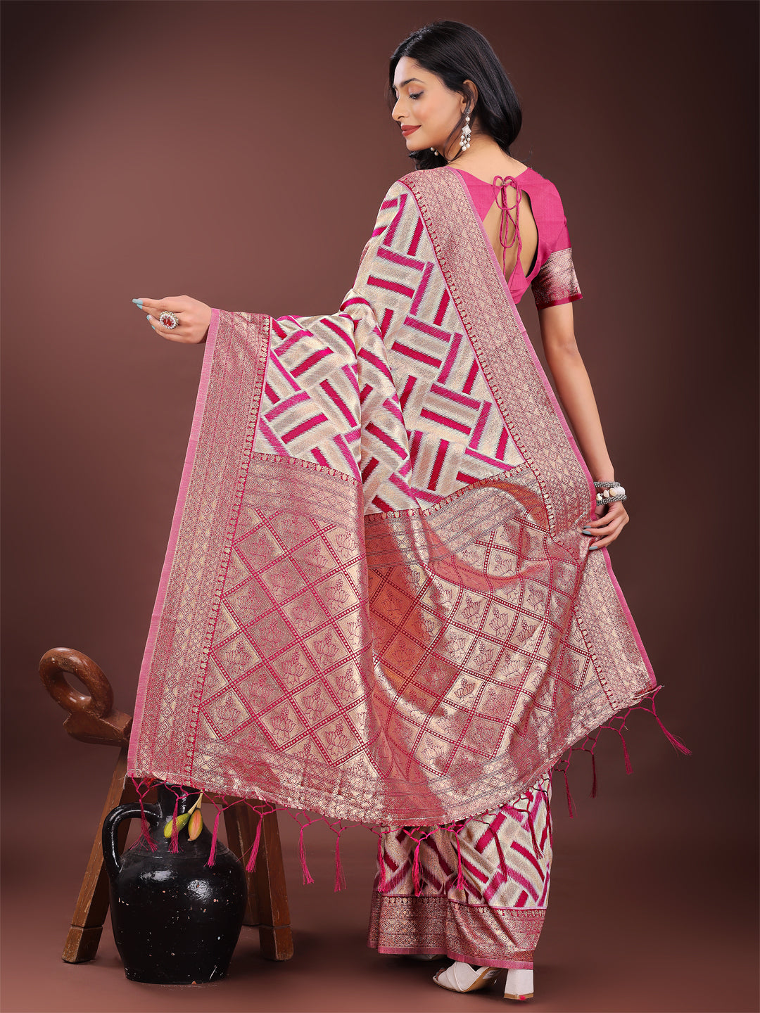Astita Elegant Pink & Cream Linen Saree with Geometric Design and Zari Border – Festive & Party Wear