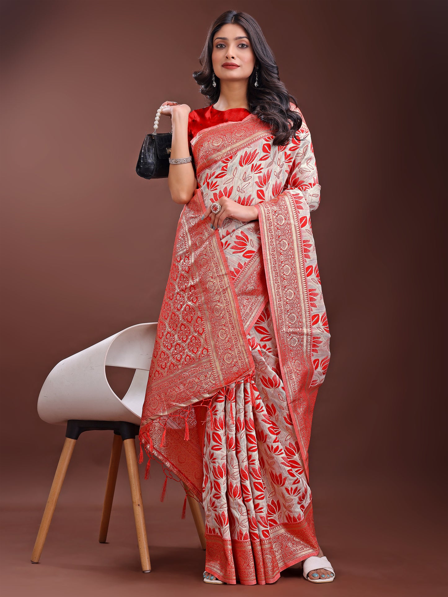 Stunning Beige & Red Linen Saree with Floral Print and Rich Zari Pallu – Festive & Traditional Wear