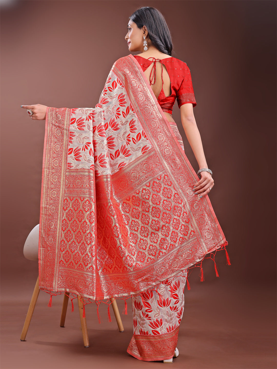 Stunning Beige & Red Linen Saree with Floral Print and Rich Zari Pallu – Festive & Traditional Wear