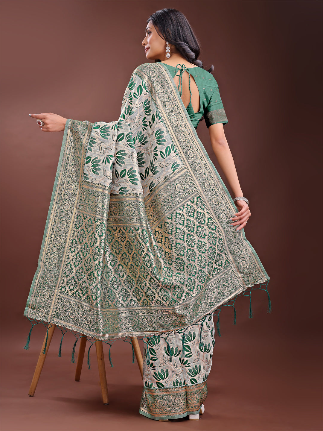 Stunning Beige & Green Linen Saree with Floral Print and Rich Zari Pallu – Festive & Traditional Wear