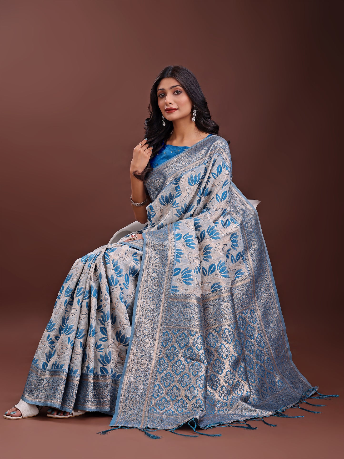 Stunning Beige & Red Linen Saree with Floral Print and Rich Zari Pallu – Festive & Traditional Wear