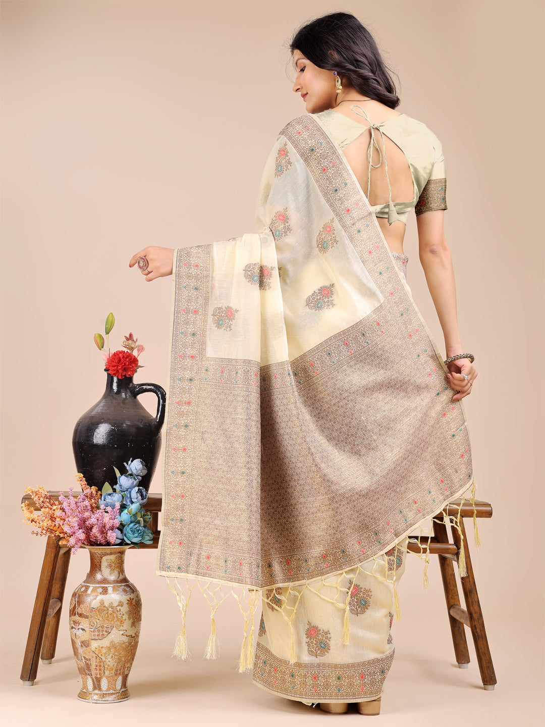 Astita Elegant Cream Cotton Saree – Timeless Charm with Floral Detailing