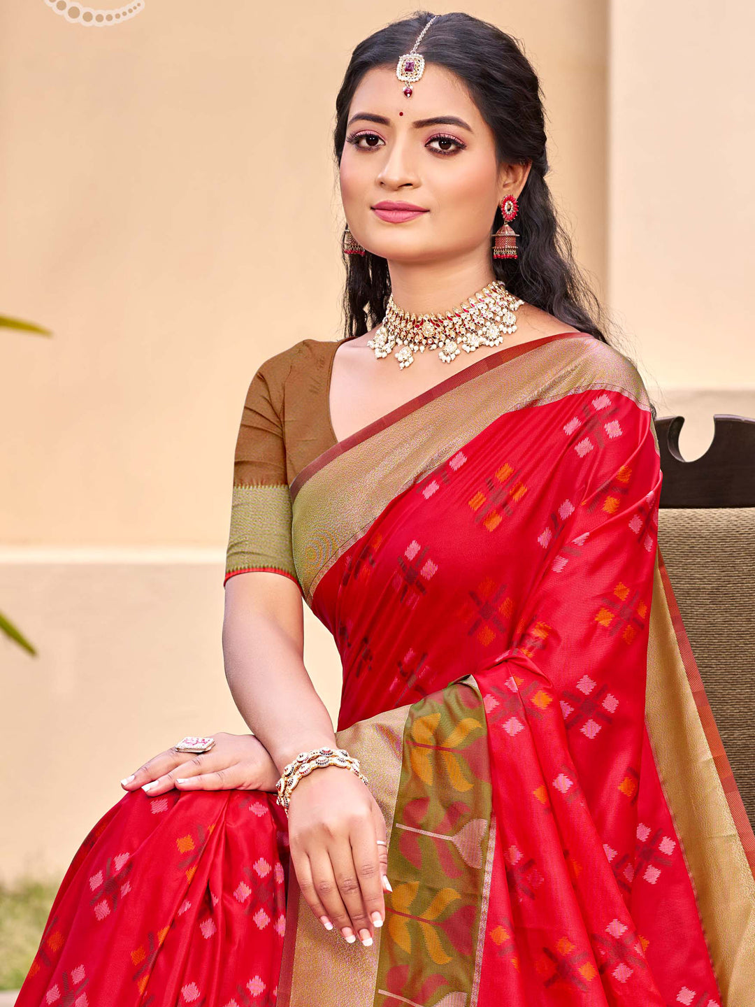 Astita Exquisite Red & Mhendi Green Pochampalli Soft Silk Saree with Grand Ikat Woven Pallu – Perfect for Weddings, Festivals & Traditional Celebrations