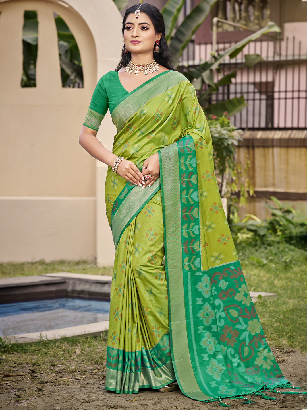 Astita Exquisite Light Green & Green Pochampalli Soft Silk Saree with Grand Ikat Woven Pallu – Perfect for Weddings, Festivals & Traditional Celebrations