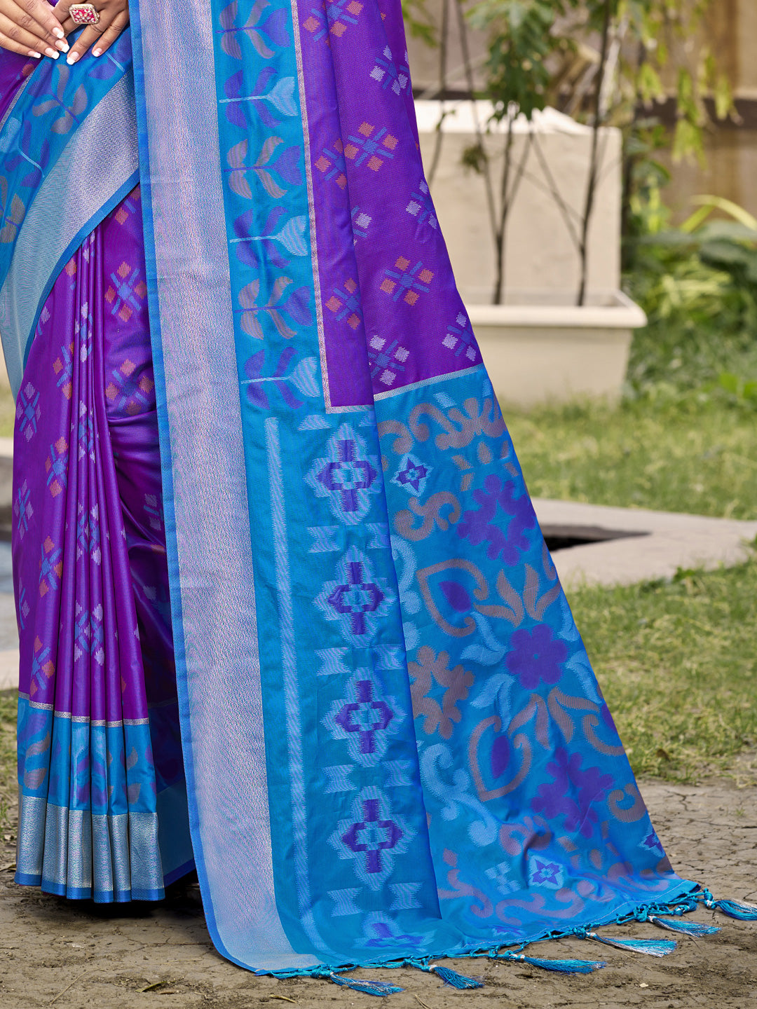 Astita Exquisite Violet & Sky Blue Pochampalli Soft Silk Saree with Grand Ikat Woven Pallu – Perfect for Weddings, Festivals & Traditional Celebrations