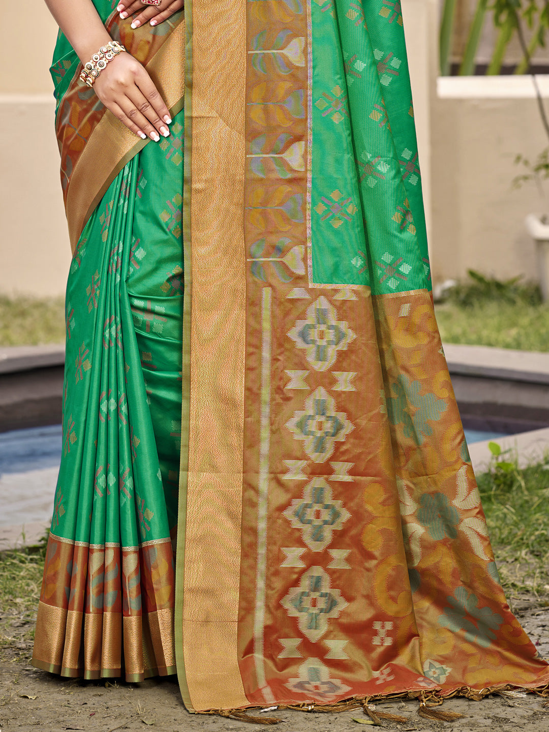 Astita Exquisite Green & Brown Pochampalli Soft Silk Saree with Grand Ikat Woven Pallu – Perfect for Weddings, Festivals & Traditional Celebrations
