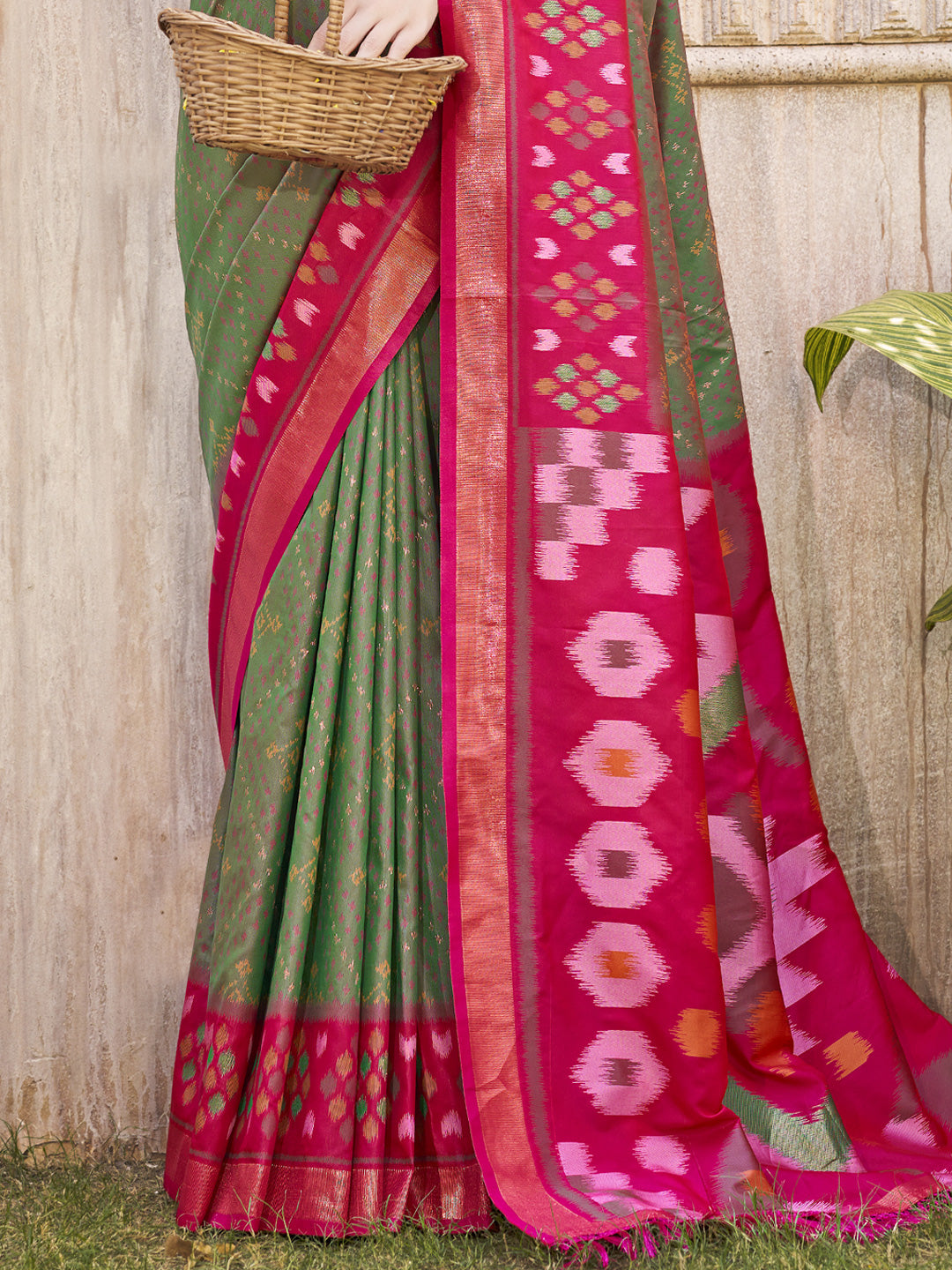 Astita Mhendi Green & Red Pochampalli Soft Silk Saree with Traditional Ikat Woven Pallu – Perfect for Festive Celebrations & Wedding Occasions