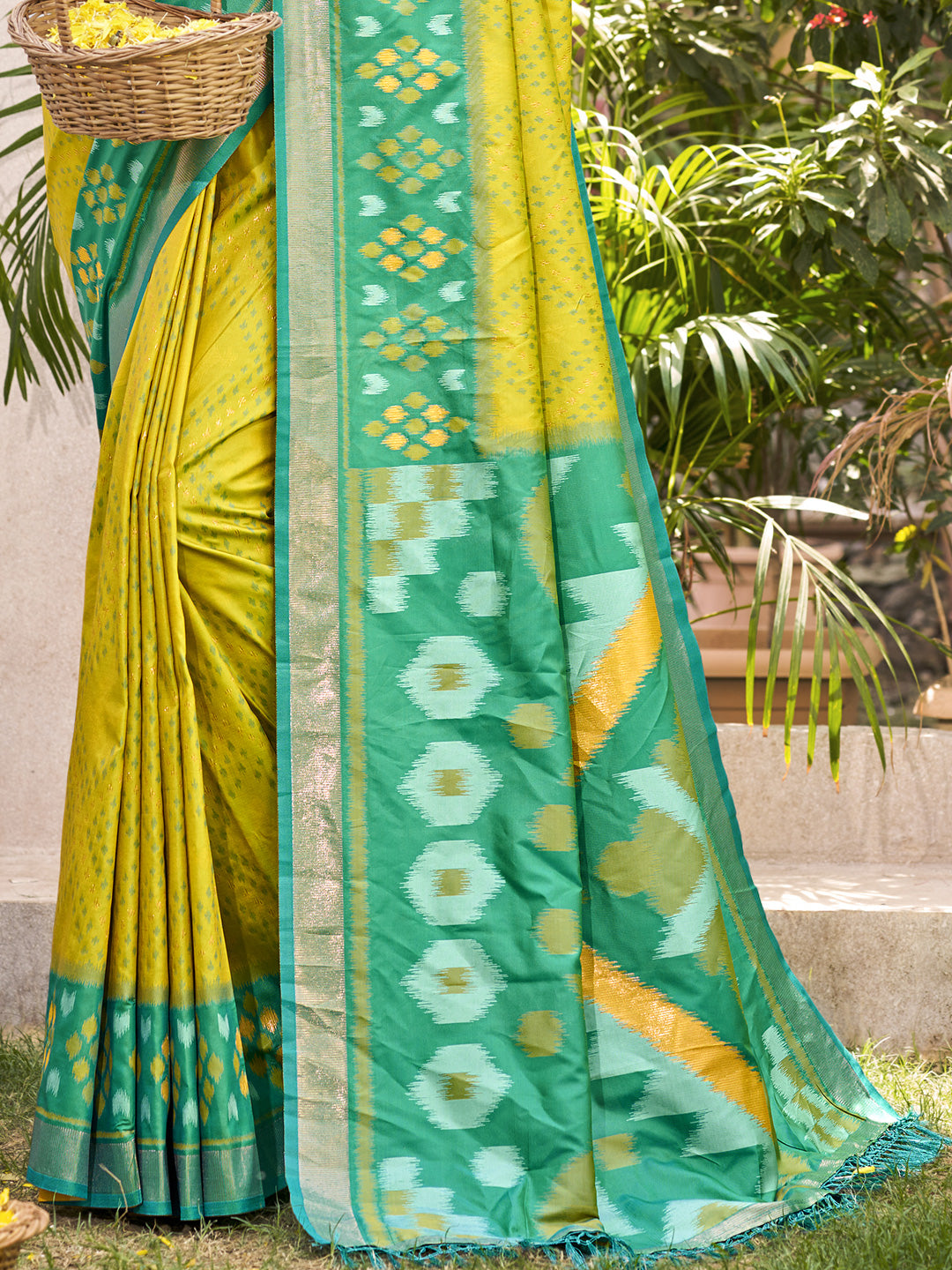 Astita Mustard Yellow & Green Pochampalli Soft Silk Saree with Traditional Ikat Woven Pallu – Perfect for Festive Celebrations & Wedding Occasions