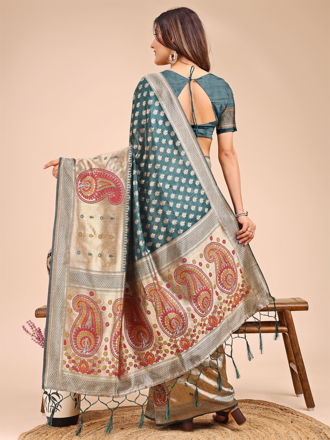Astita Grace in Every Thread β Sea Green & Beige Linen Cotton Saree with Royal Paisley Charm