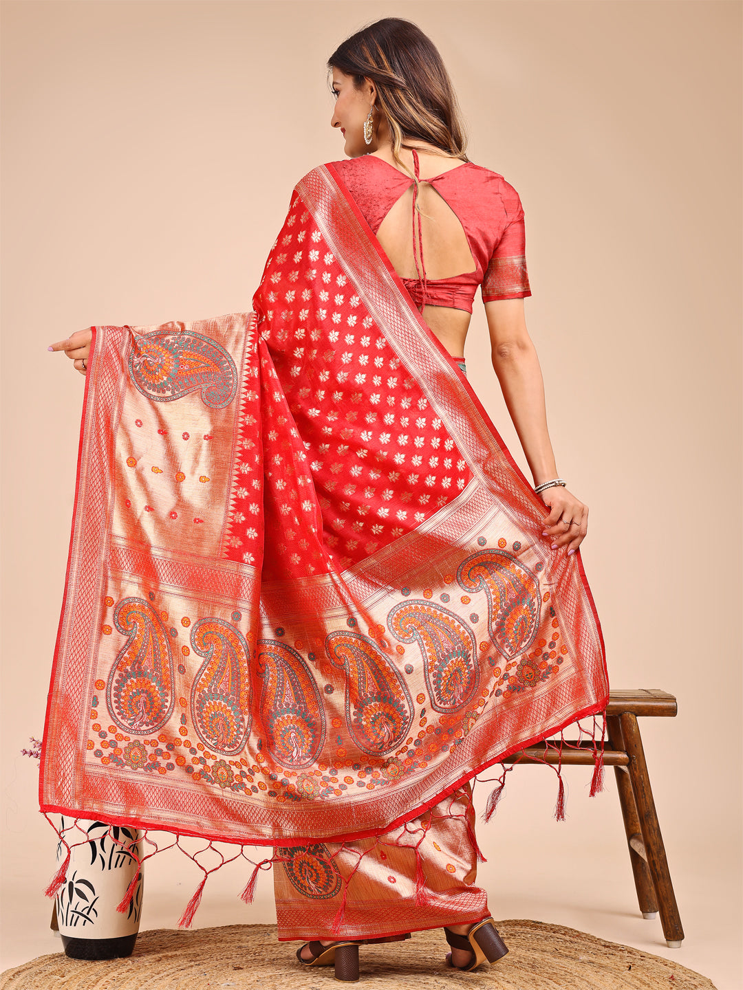 Astita Grace in Every Thread β Red & Beige Linen Cotton Saree with Royal Paisley Charm