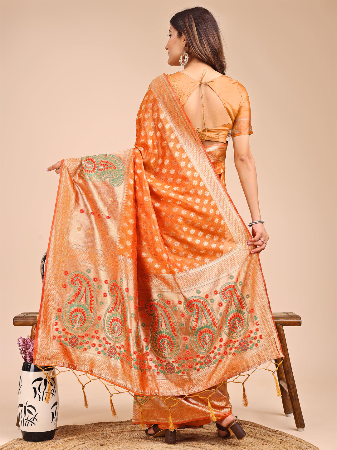 Astita Grace in Every Thread β Mustrad & Beige Linen Cotton Saree with Royal Paisley Charm