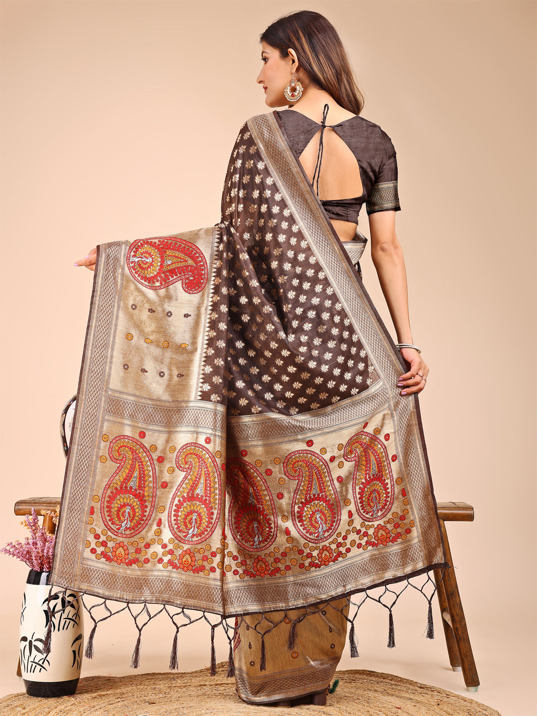 Astita Grace in Every Thread β Brown & Beige Linen Cotton Saree with Royal Paisley Charm
