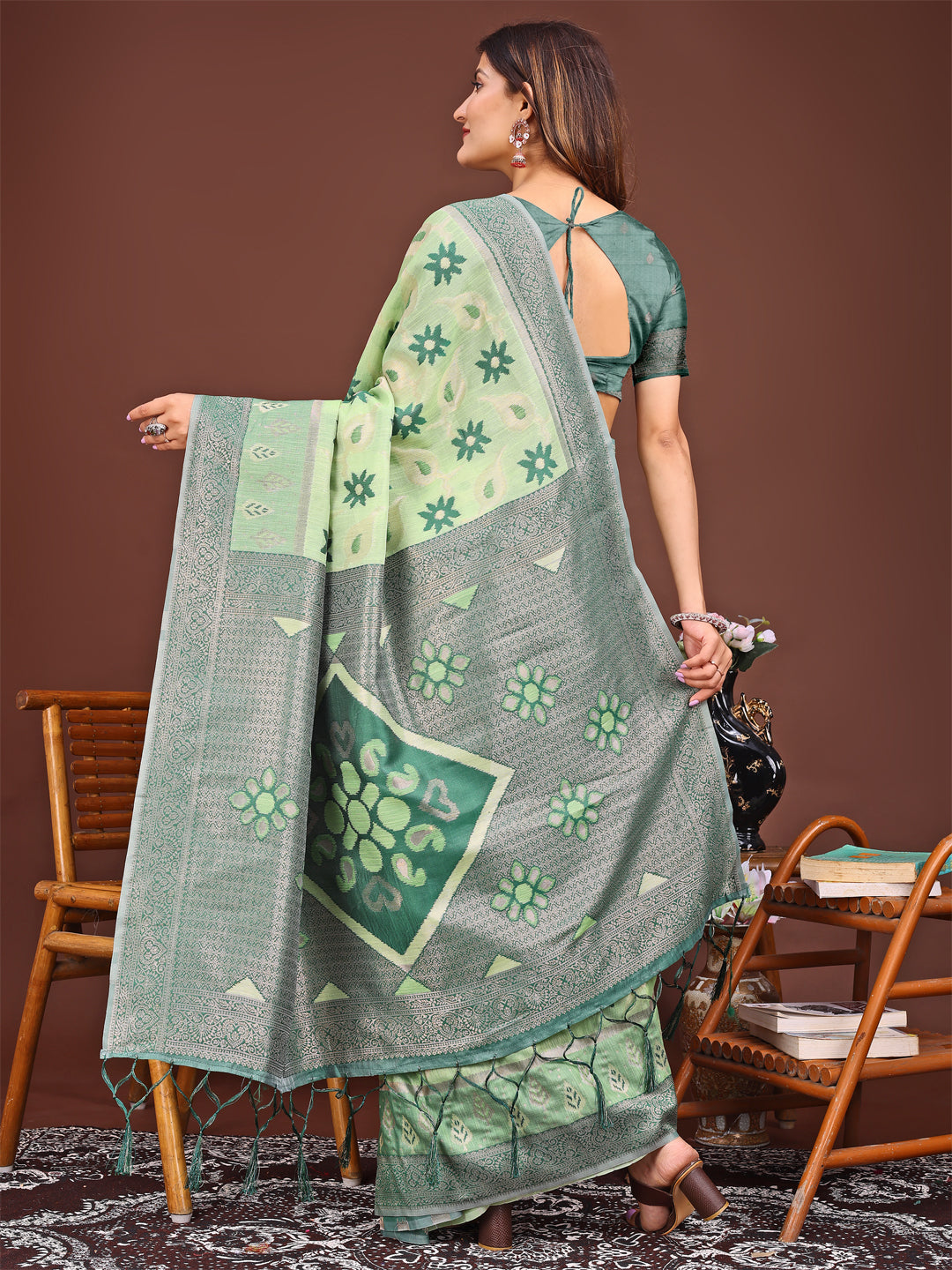Astita Elegant Light Green Linen Cotton Patola Saree – A Refreshing Harmony of Culture and Comfort