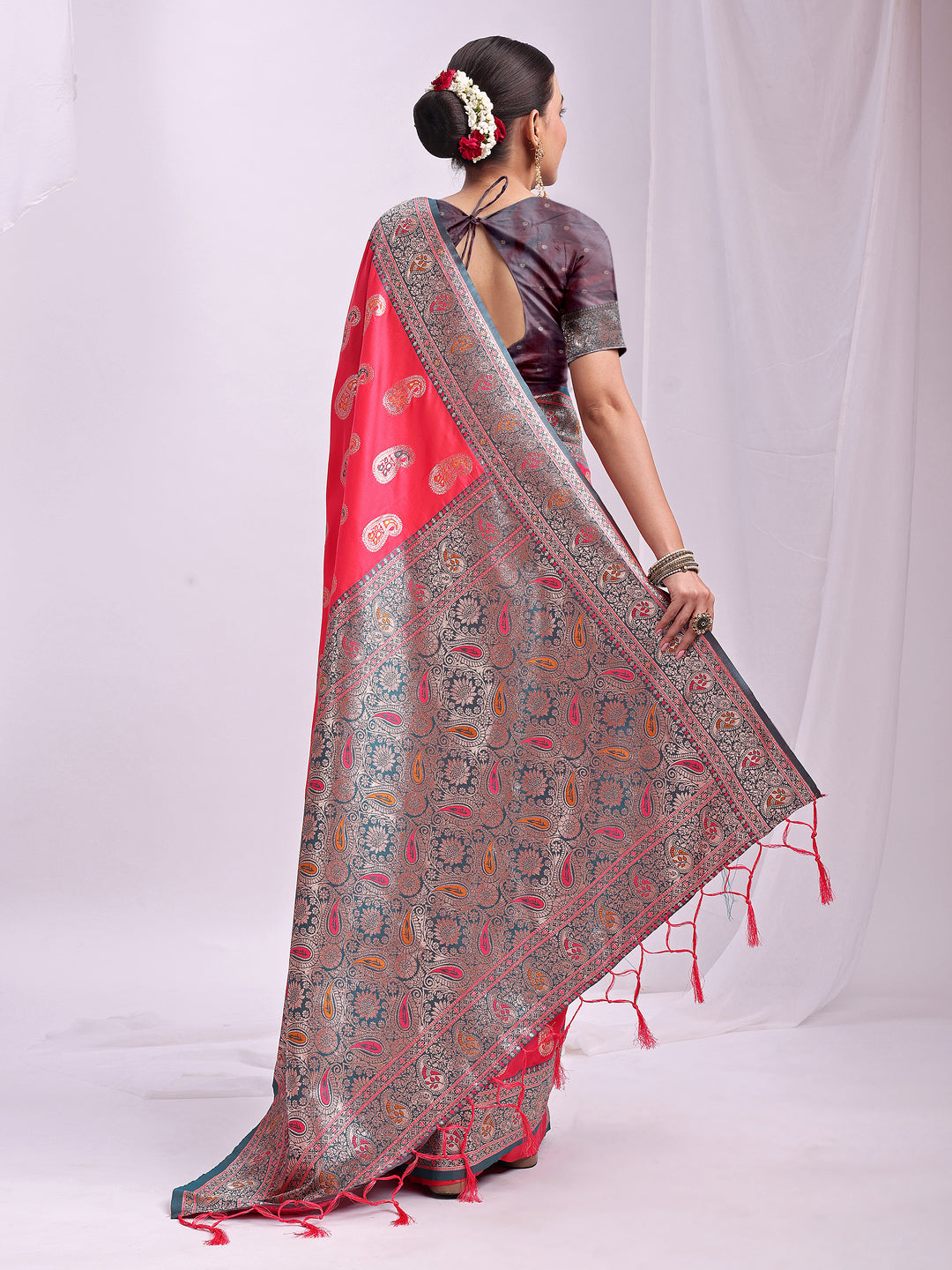 Astita Rose Pink Banarasi Silk Saree with Silver Zari Border & Paisley Design β Festive Wedding Wear | Elegant Traditional Pallu | Soft Silk Finish for Women | Cultural Ethnic Saree