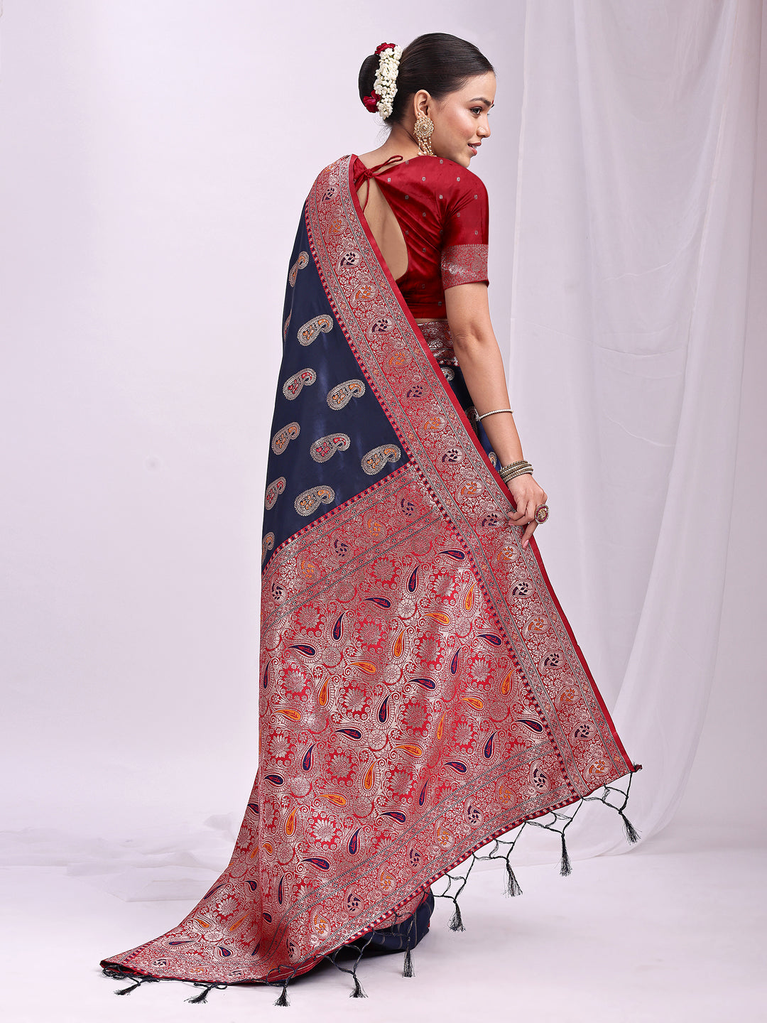 Astita Navy Blue Banarasi Silk Saree with Silver Zari Border & Paisley Design β Festive Wedding Wear | Elegant Traditional Pallu | Soft Silk Finish for Women | Cultural Ethnic Saree
