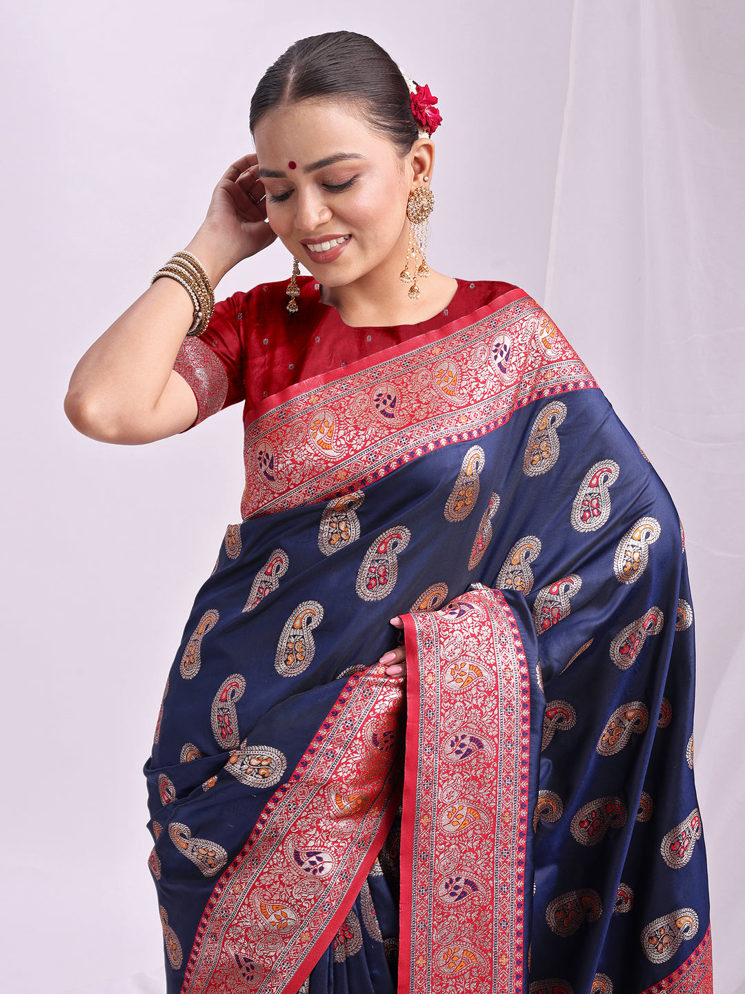 Astita Navy Blue Banarasi Silk Saree with Silver Zari Border & Paisley Design β Festive Wedding Wear | Elegant Traditional Pallu | Soft Silk Finish for Women | Cultural Ethnic Saree