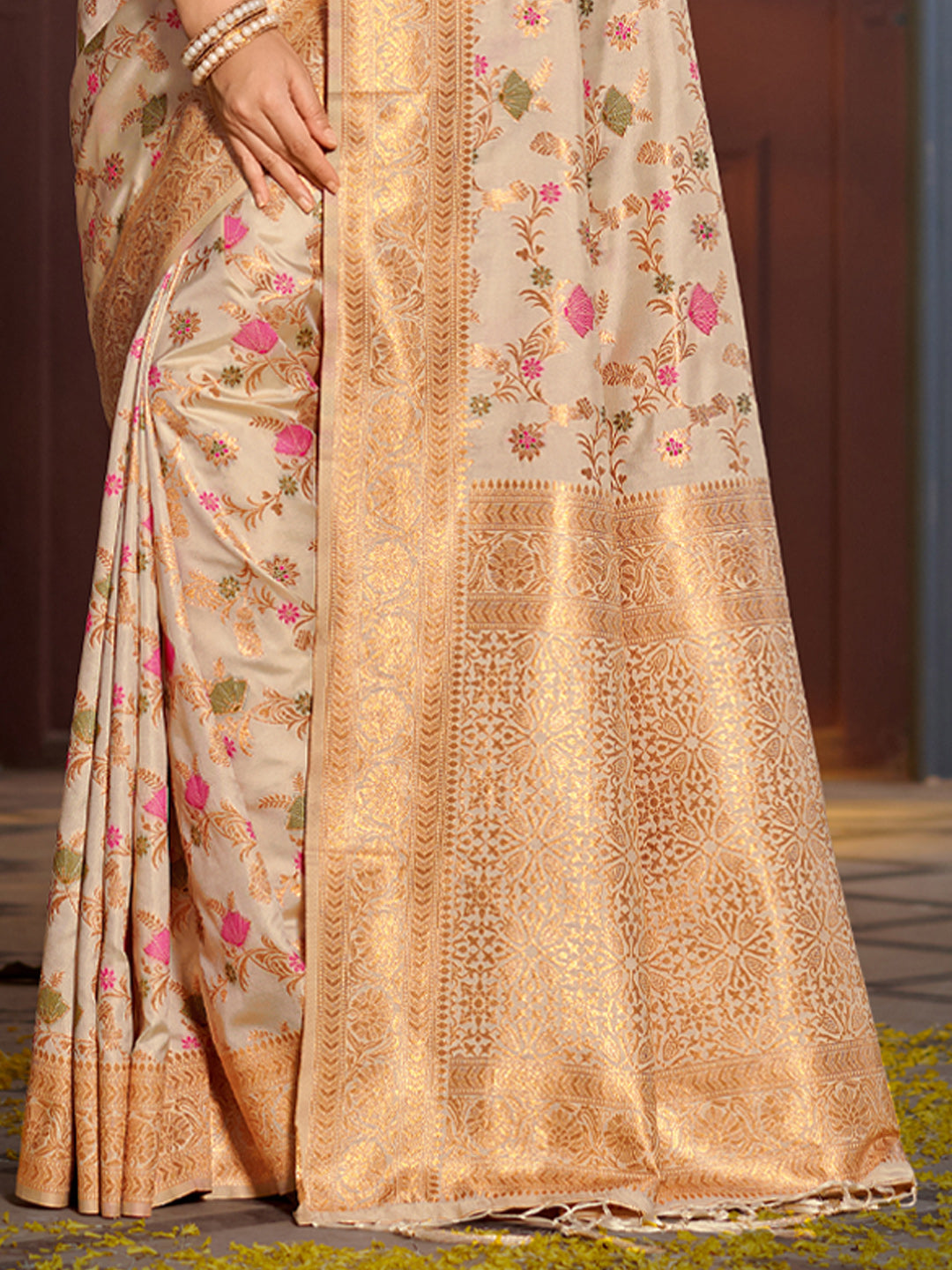 Astita Graceful White Banarasi Silk Saree with Golden Zari Woven Border & Floral Jaal β Wedding & Festive Wear