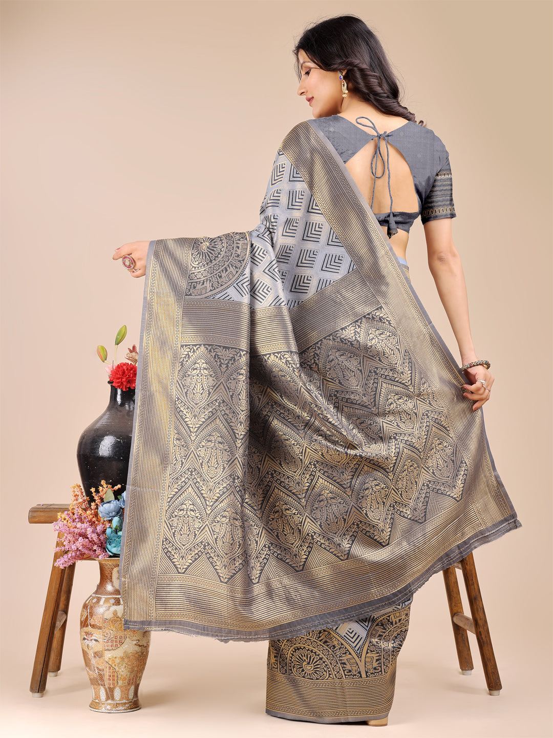 Astita Elegant Grey and Gold Silk Saree – Graceful Artistry with Contemporary Charm