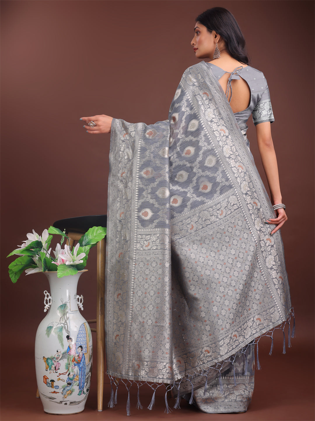 Astita Elegant Grey Linen Cotton Saree with Silver Zari โ Perfect Blend of Comfort & Charm