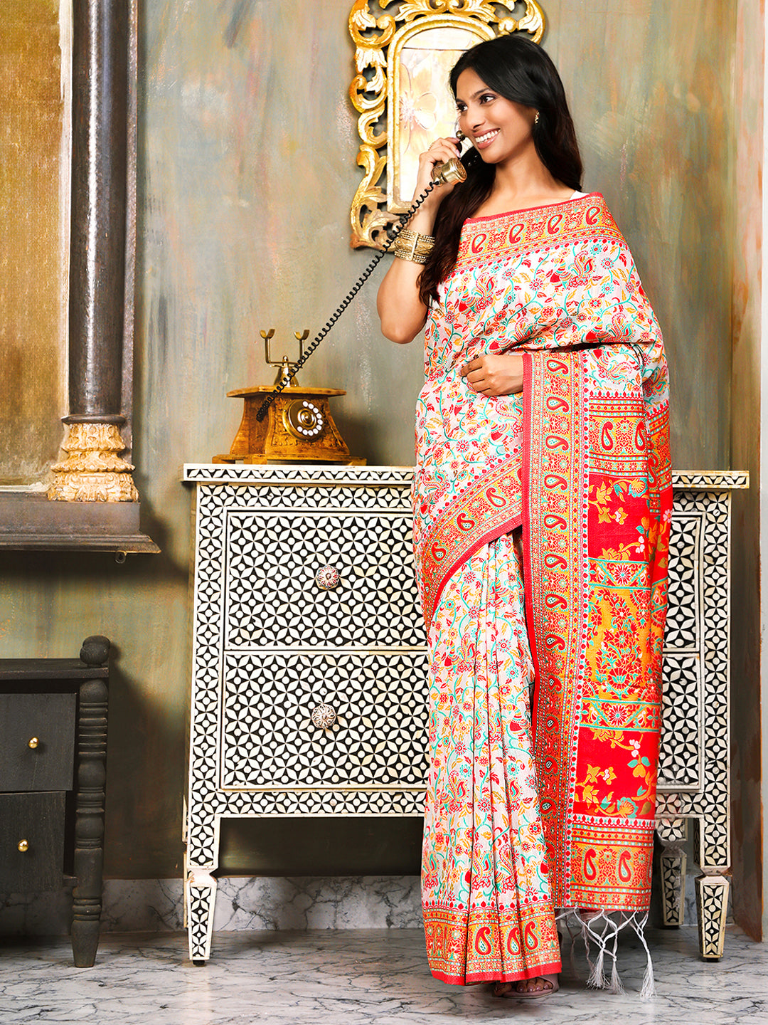 Astita Graceful Woven Linen Cotton Saree with Intricate Traditional Patterns and Tassel Detailing – Lightweight Ethnic Saree for Festive, Office & Everyday Elegant Look