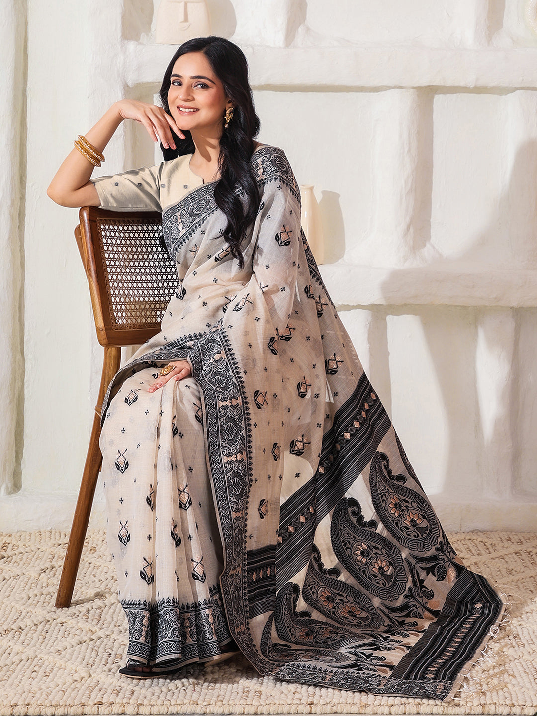 Astita Elegant Woven Linen Cotton Saree for Durga Puja & Diwali | Ethnic Motif Design with Rich Zari Border | Soft, Breathable, Festive-Ready Traditional Drape