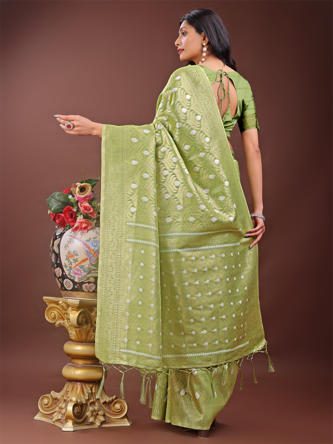 Astita Elegant Light Green Linen Saree with Silver Zari Butta & Pallu – Daily Wear | Festive Look | Soft Feel