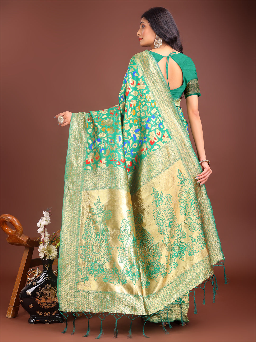 Astita Majestic Green Silk Saree with Gold Zari & Floral Design – Perfect for Festive & Traditional Occasions