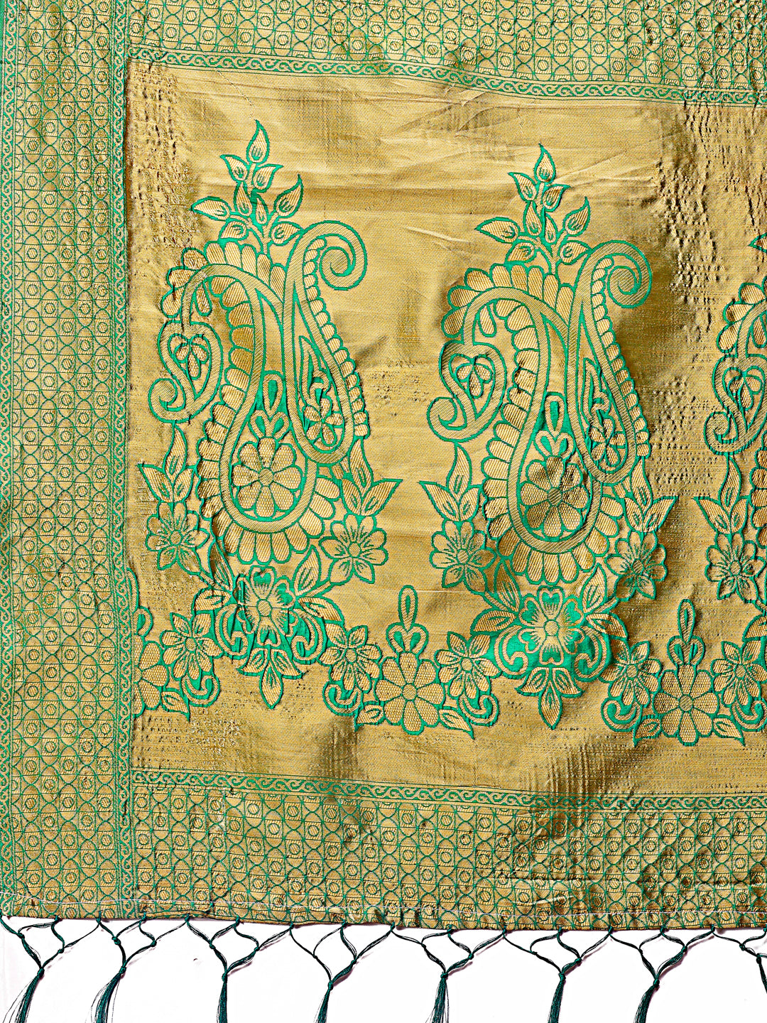 Astita Majestic Green Silk Saree with Gold Zari & Floral Design – Perfect for Festive & Traditional Occasions