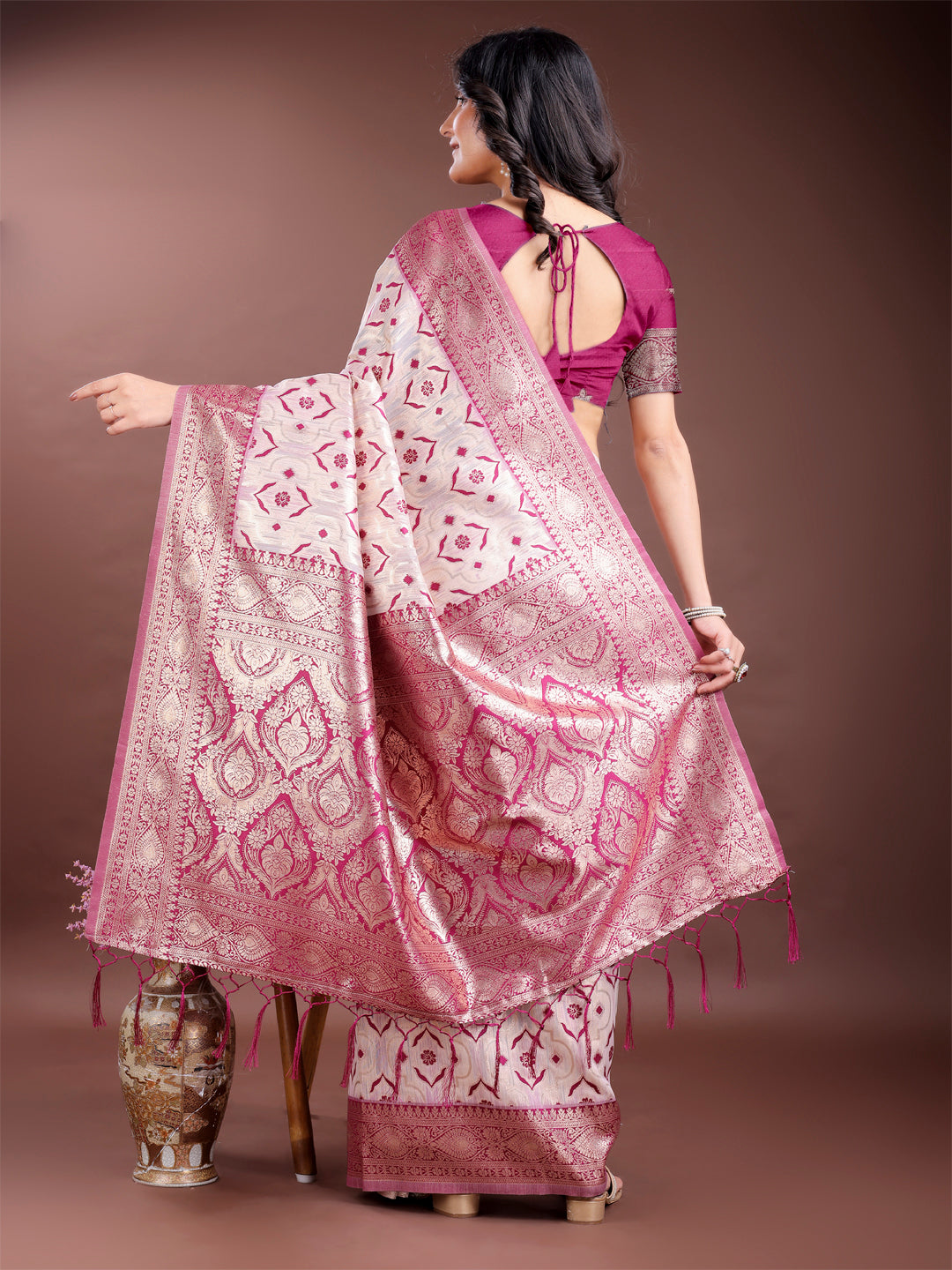 Astita Graceful Cream & Pink Linen Cotton Saree with Rich Zari Pallu – A Touch of Royal Comfort