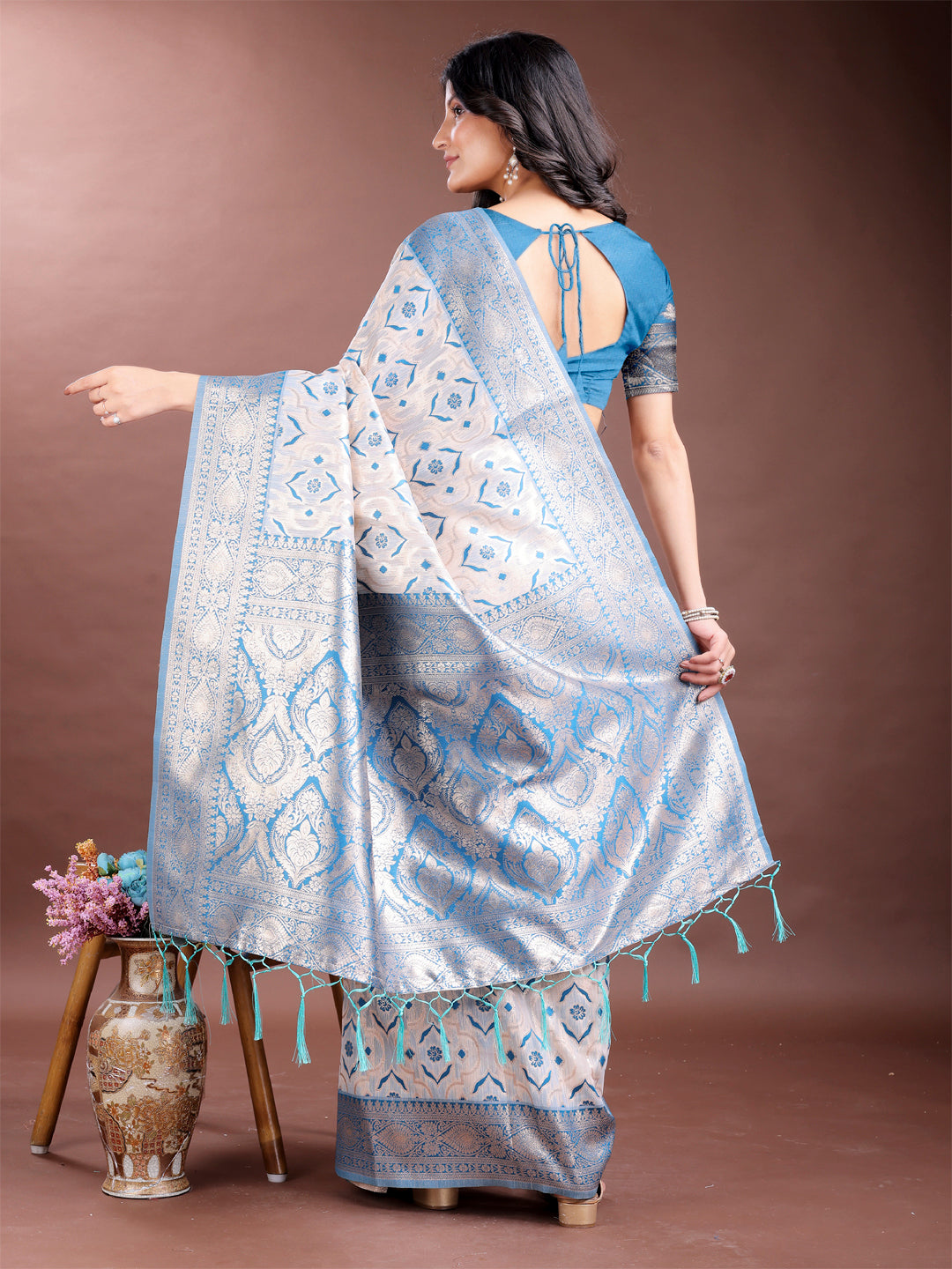 Astita Graceful Cream & Sky Blue Linen Cotton Saree with Rich Zari Pallu – A Touch of Royal Comfort