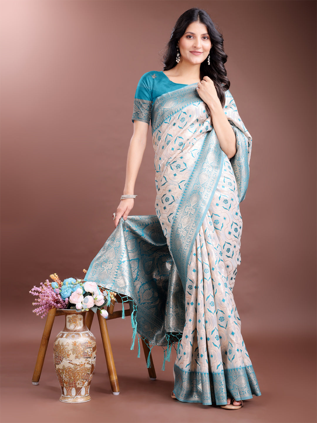 Astita Graceful Cream & Sea Green Linen Cotton Saree with Rich Zari Pallu – A Touch of Royal Comfort