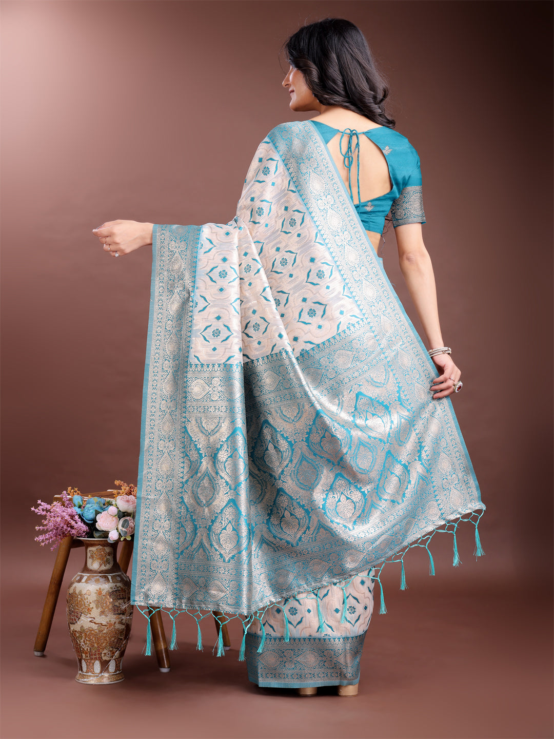 Astita Graceful Cream & Sea Green Linen Cotton Saree with Rich Zari Pallu – A Touch of Royal Comfort