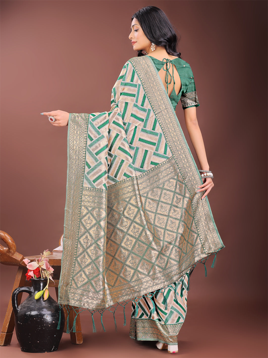 Astita Elegant Green & Cream Linen Saree with Geometric Design and Zari Border – Festive & Party Wear