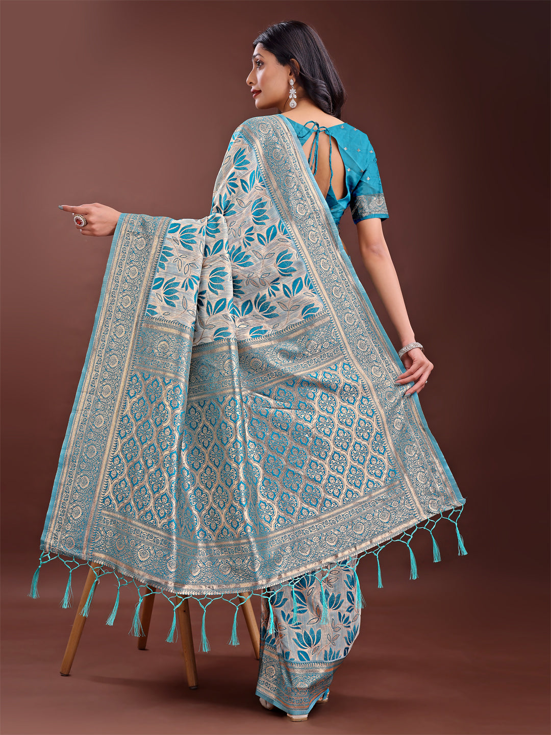 Stunning Beige & Sea Green Linen Saree with Floral Print and Rich Zari Pallu – Festive & Traditional Wear