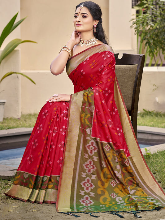 Astita Exquisite Red & Mhendi Green Pochampalli Soft Silk Saree with Grand Ikat Woven Pallu – Perfect for Weddings, Festivals & Traditional Celebrations